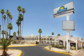 Days Inn by Wyndham Airport - Phoenix - Image 3