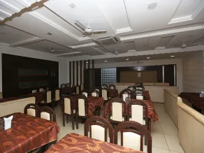 Anant Plaza by OYO - Image 2