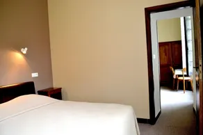 Logis Hotel L'Eveche - Image 4