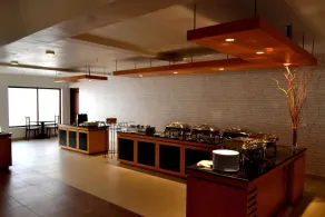 Good Wood Airport Hotel - Image 5