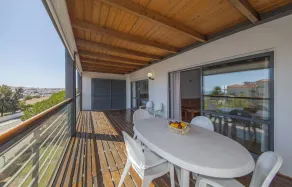 B46 - Marina Park Apartment with Seaview - Image 2
