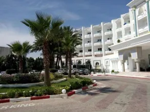 Chiraz Club - Families Only - Image 3