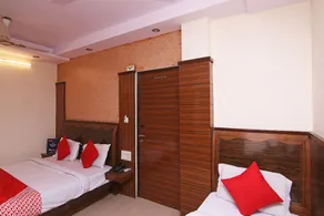 Sagar Deluxe by OYO Rooms - Image 5