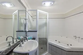 Waldorf Randwick Serviced Apartments - Image 4