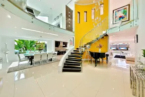 Hollywood Estate with Stunning Views - Image 3