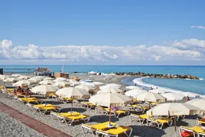 Le Mandrelle Beach Resort - Image 2