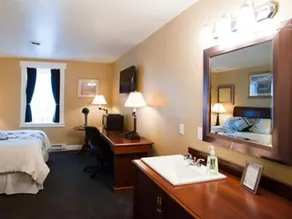 Beacon Hotel Oswego - Image 3