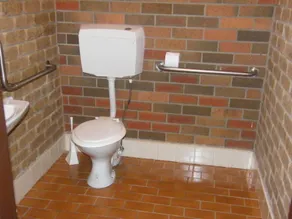 Boomers Guest House Hamilton - Image 4