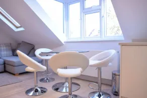 Stylish 2 Bed Apartment in West Hampstead - Image 2