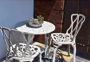 Bwelani Guest House - Image 2