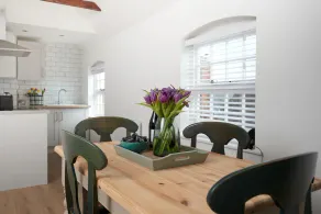 Lovely, Quiet and Stylish Cottage in Kemerton! - Image 5