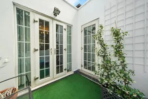 Kensington Heart of London Comfortable Serviced Apartments - Image 5