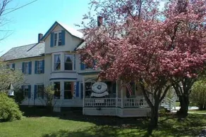 Rose Arbour Bed and Breakfast - Image 4