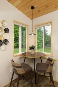 Loat Suites Departure Bay by Restavio - Image 3