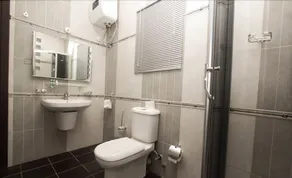 Le Paris Continental Hotel - Image 2