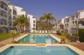 Spacious 2 Bed Apartment in Calahonda - Image 3