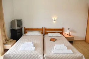 Spacious studio just 150m to the beach - Image 2