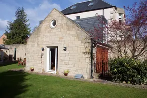 2 Bedroom House With Free Parking - Image 3