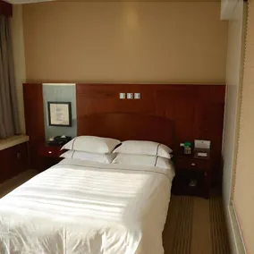 Huzhou Carnival Hotel - Image 4