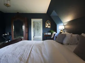 The Salutation - Image 3
