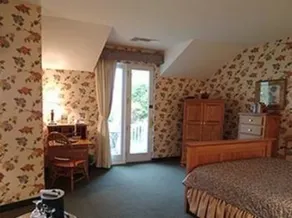 Red Maple Inn - Image 2