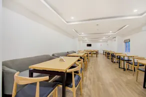 OYO Townhouse 165 Netaji Road - Image 2