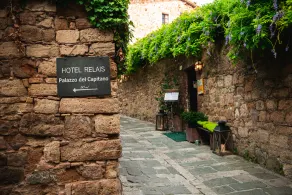 Borgo Medievale Townhouses B&B – Capitano Collection - Torre Giardino Segreto - Image 2