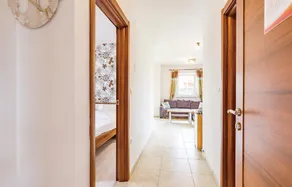 Beautiful Home in Valbandon With Wifi and 4 Bedrooms - Image 3