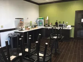 Hilltop Garden Inn - Image 5