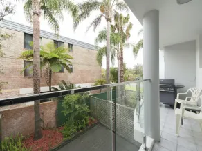 9 Cirrus at Fingal Bay - Image 2