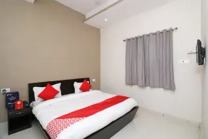 Shanti Hotel - Image 2
