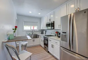 B3 Large Contemporary Studio Steps From Beach With AC - Image 3