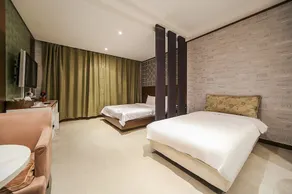 Nostalgia Hotel - Image 5