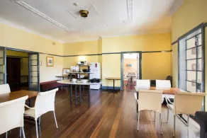 Captain Stirling Hotel - Image 4