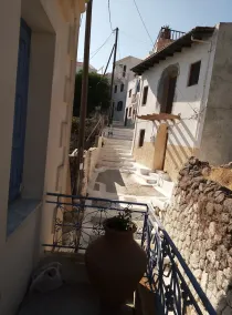 Traditional sea view house in Nisyros - Image 5