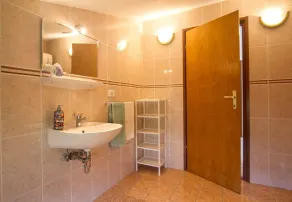 Apartment Rar - with nice garden - Image 2
