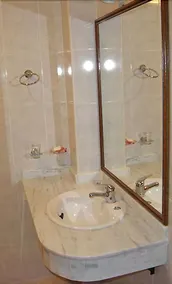 Alexander Hotel - Image 2