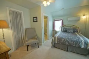 The Tuckernuck Inn - Image 4