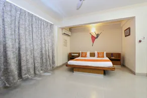 Aayush Corporate Stays by OYO Rooms - Image 2