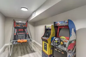 Vegas Saltwater Pool Retreat Jacuzzi Hammocks RV Tesla Charger Game Room BBQ - Image 2