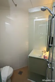 Aqueen Hotel Balestier - Image 2