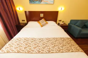 Chicago Suites International - Image 4