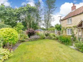 Corner Cottage - Image 4