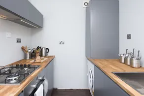 Stylish 2BR Apartment Near Hackney - Image 2