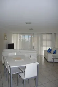 Salt on Kings Holiday Apartments - Image 4