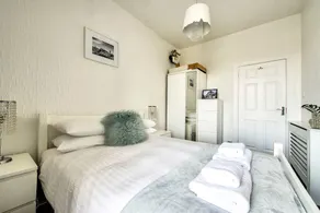 Modern 2BR Home on the Royal Mile! - Image 4