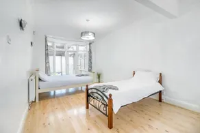 East London House - Image 5