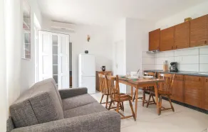 Awesome Home in Pucisca with Hot Tub, WiFi & 5 Bedrooms - Image 4
