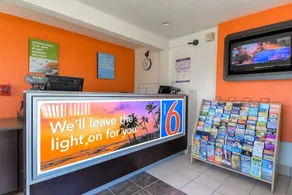 Motel 6 Los Angeles - Harbor City - Image 4