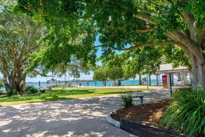 Immaculate First Floor Waterfront Unit - Welsby Pde, Bongaree - Image 2